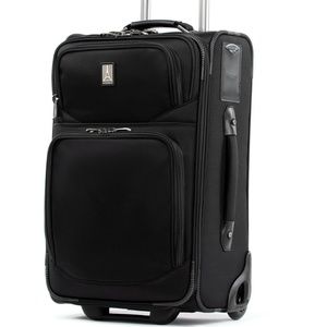 Travelpro FlightCrew5 22" Rollaboard